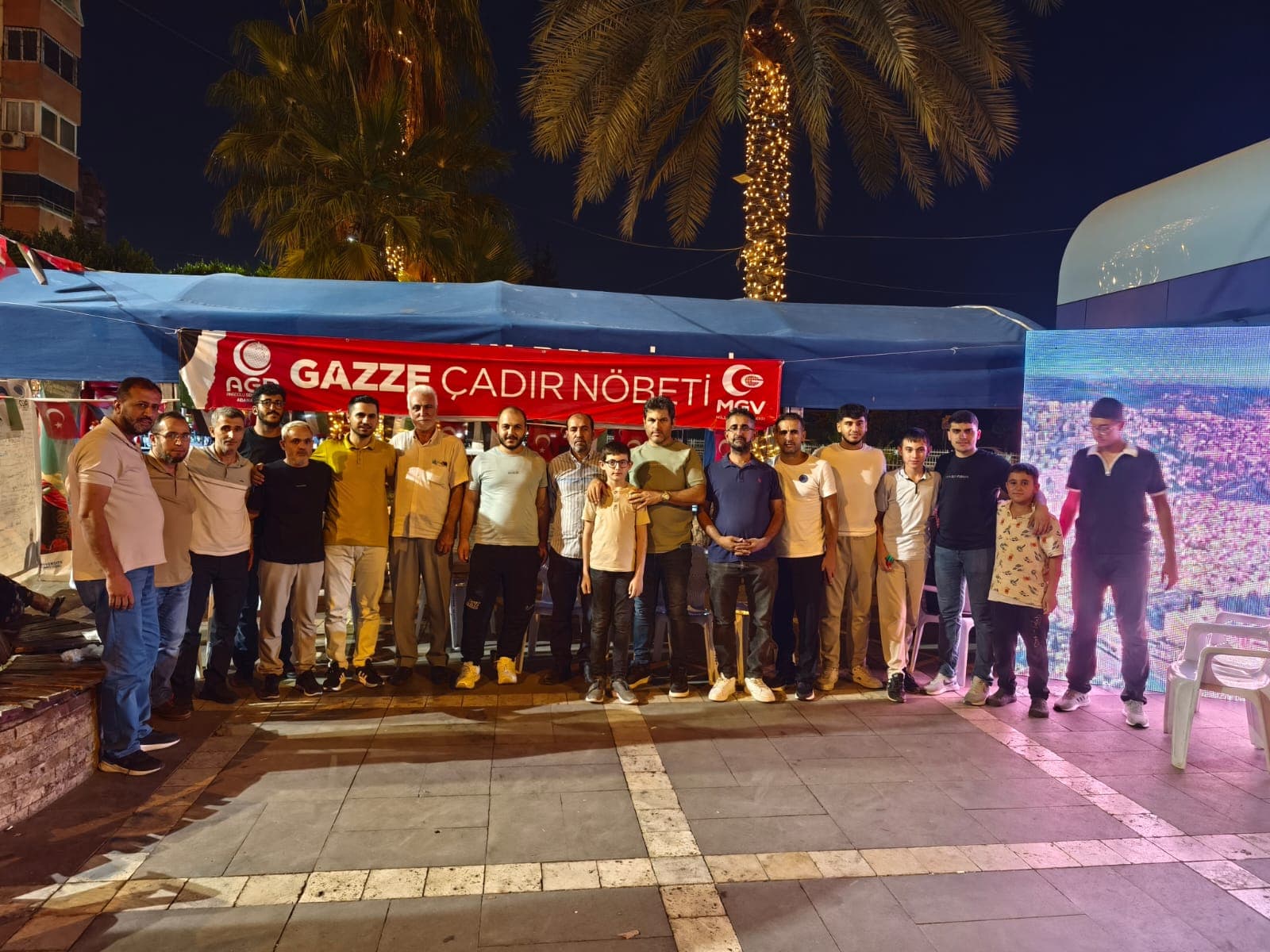 Köklü Değişim Gençlik Kolları Adana olarak, AGD Adana Şubesinin Barajyolu'nda düzenlemiş olduğu "Gazze Nöbeti" isimli çadır çalıştayını ziyaret ettik.