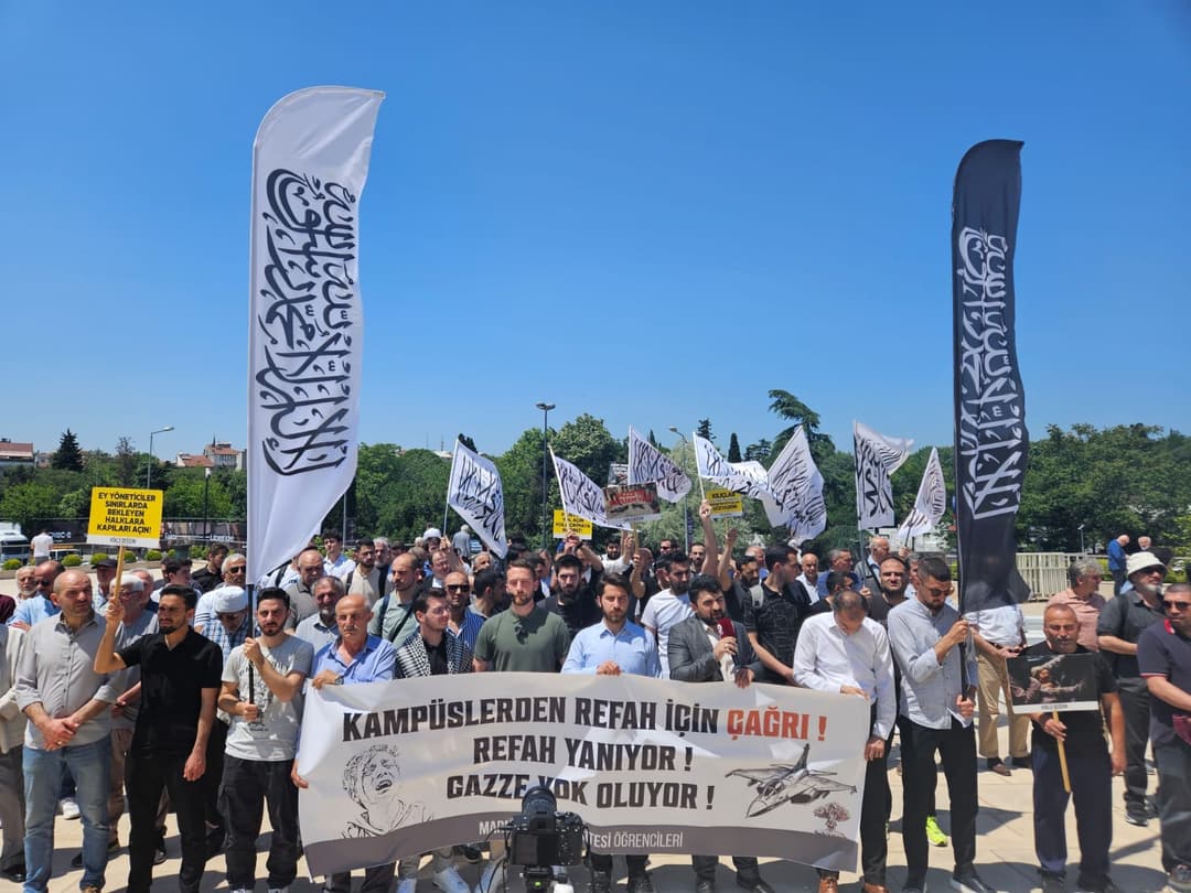 Köklü Değişim Gençlik Kolları Marmara Üniversitesi olarak "Refah'ta Katliam Var! Kınamayı Bırakın Harekete Geçin" başlıklı basın açıklaması